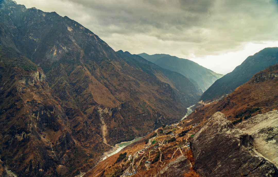 A Distant View Of The Tiger Leaping Gorge