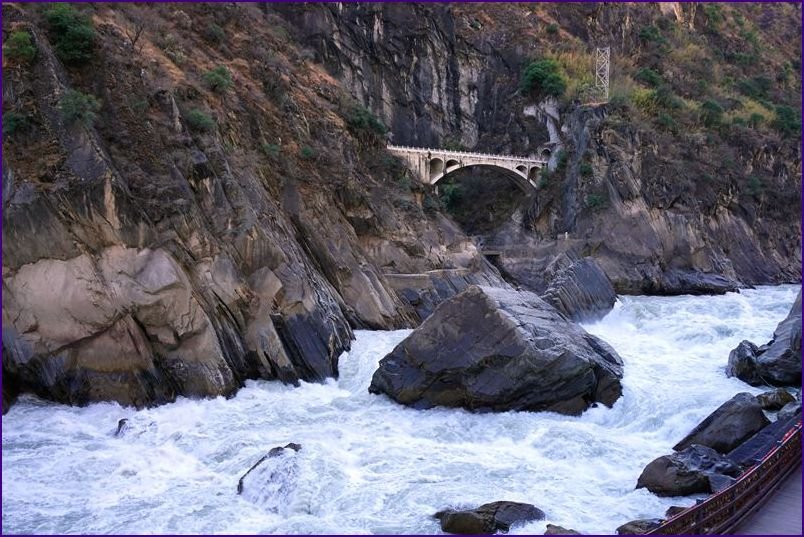 Tiger Leaping Gorge Hiking Trail